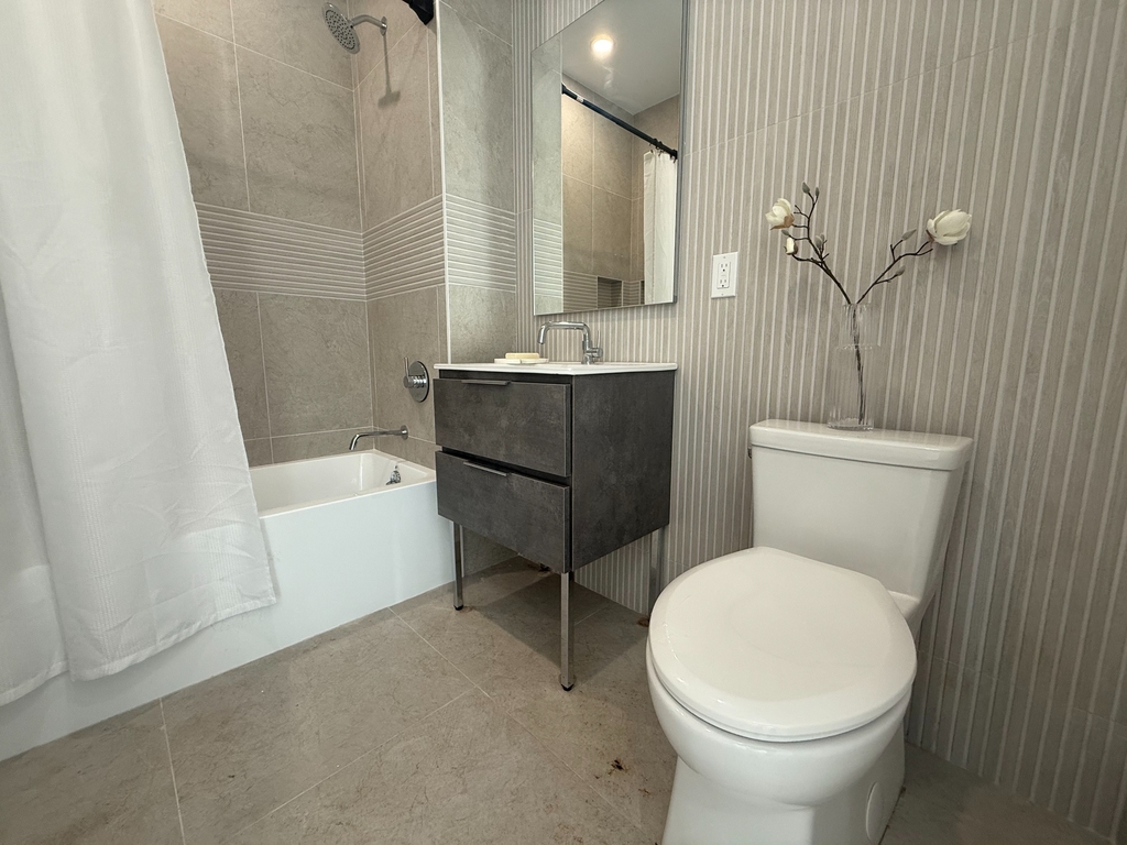 702 East 32nd Street - Photo 10