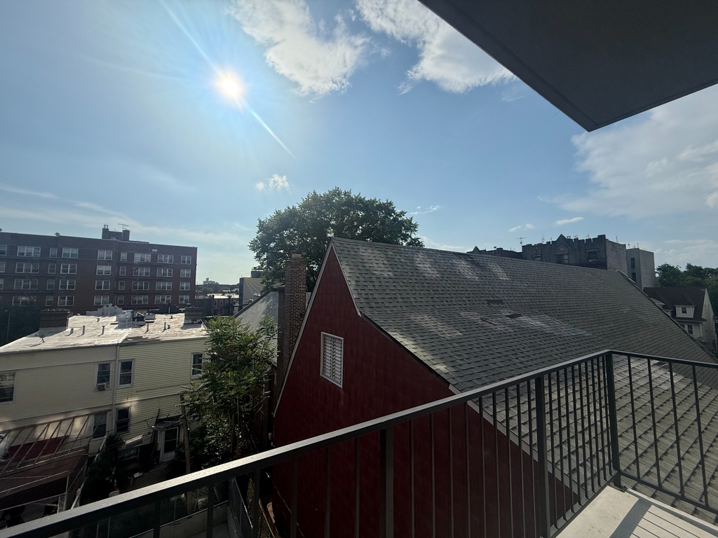 702 East 32nd Street - Photo 3