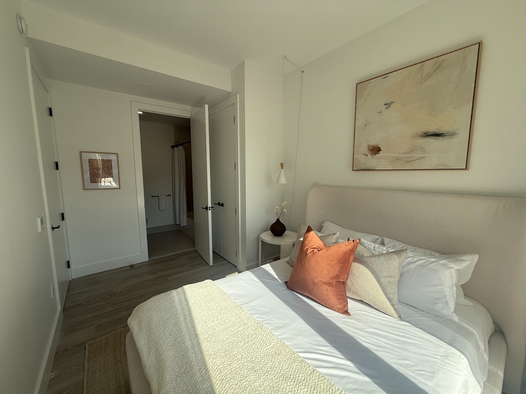 702 East 32nd Street - Photo 9