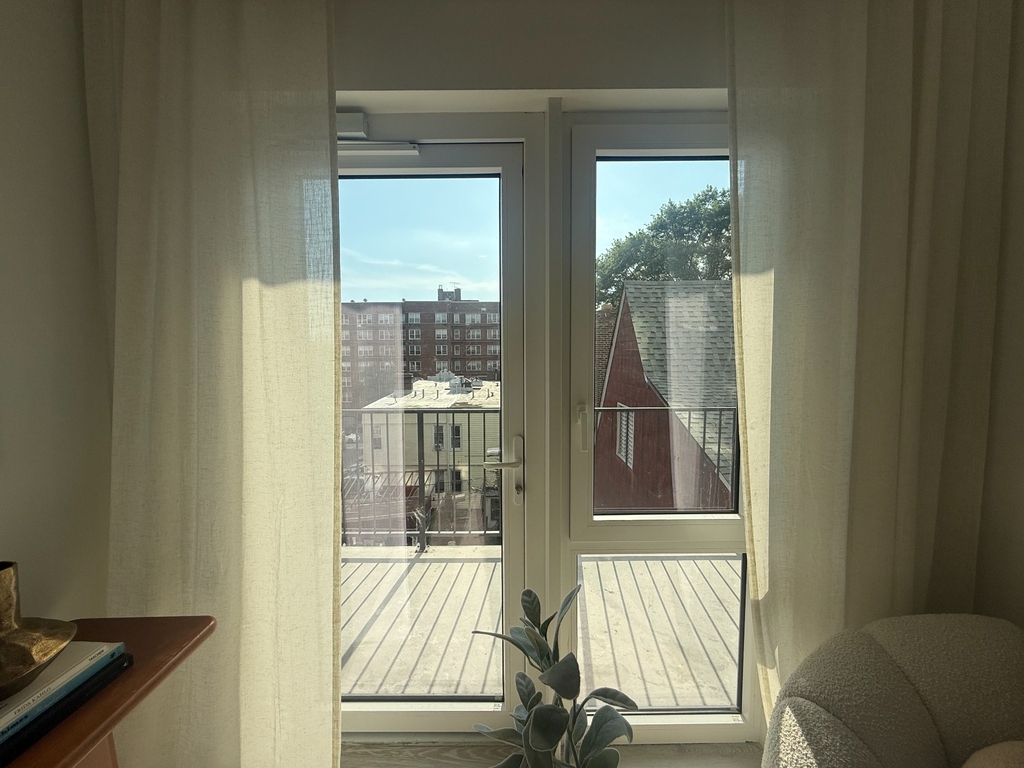 702 East 32nd Street - Photo 2