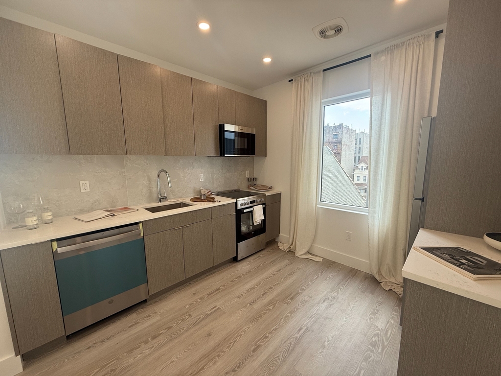 702 East 32nd Street - Photo 5