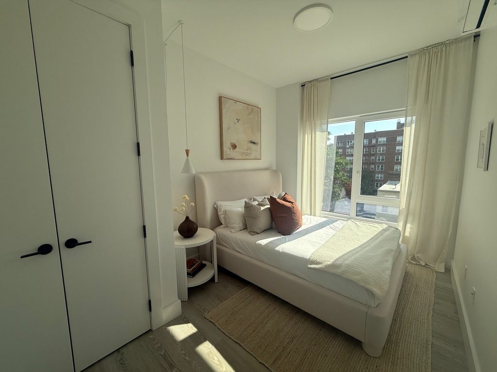 702 East 32nd Street - Photo 8