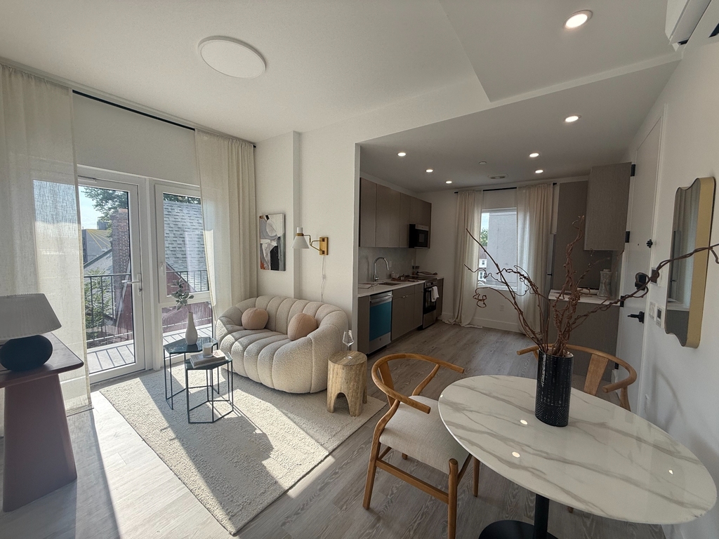 702 East 32nd Street - Photo 4