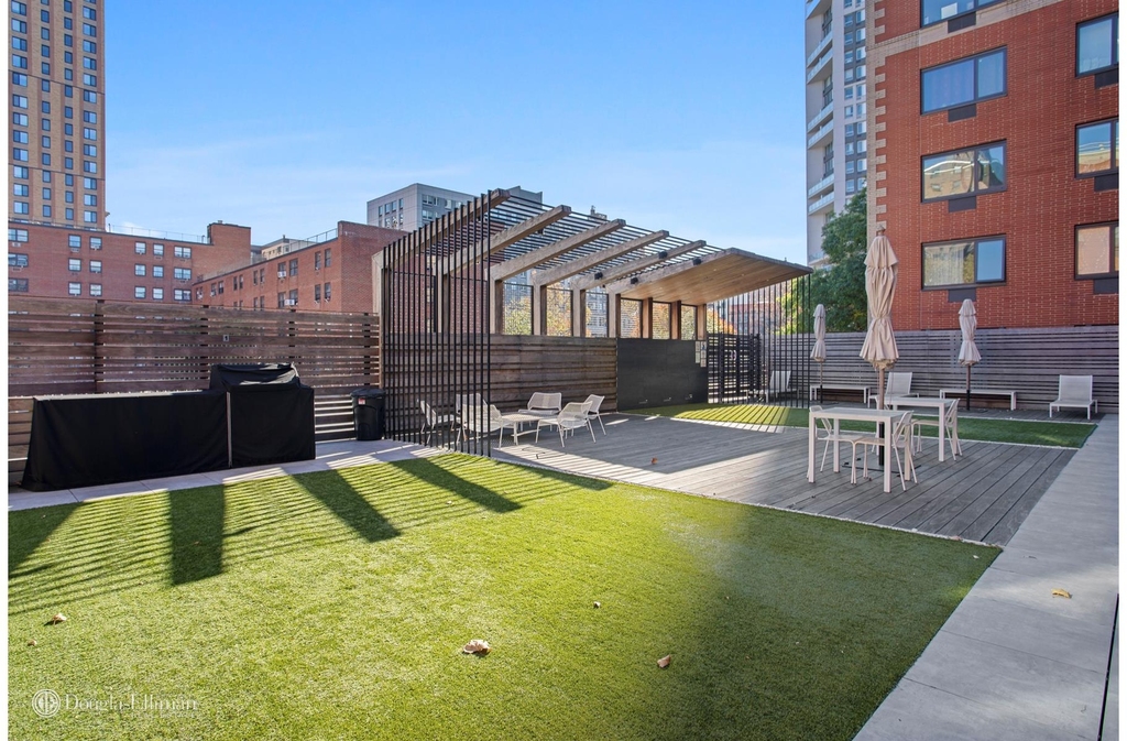 1325 Fifth Ave - Photo 8