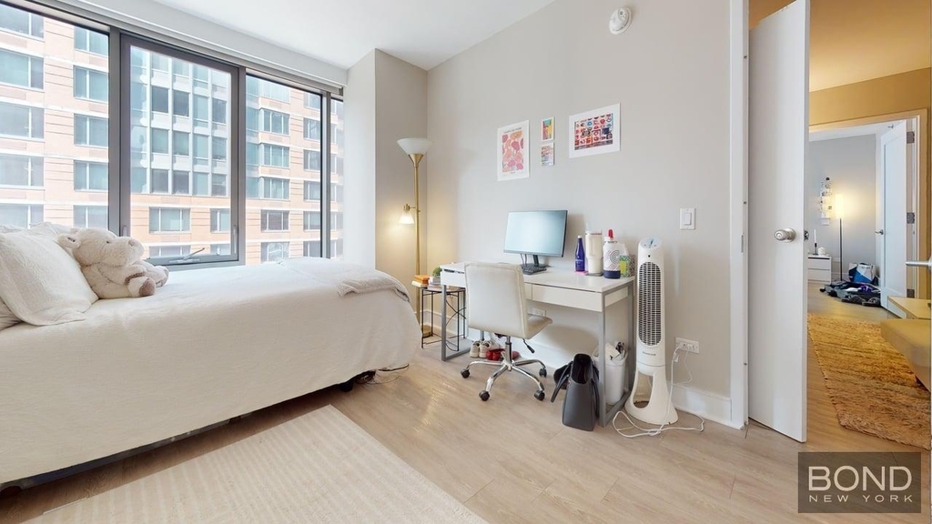 East 34th Street - Photo 13