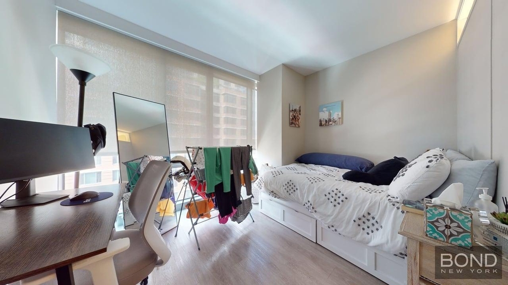 East 34th Street - Photo 5