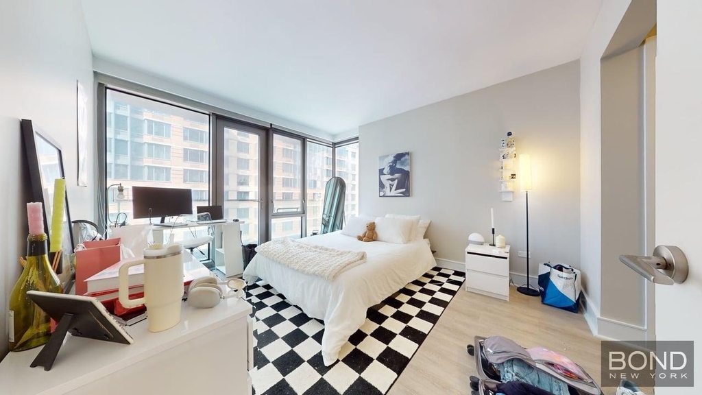 East 34th Street - Photo 3