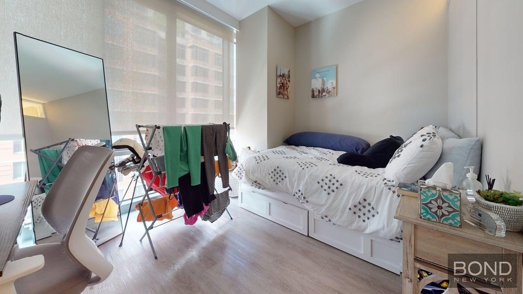 East 34th Street - Photo 16