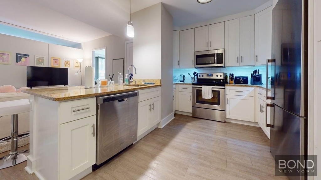 East 34th Street - Photo 18