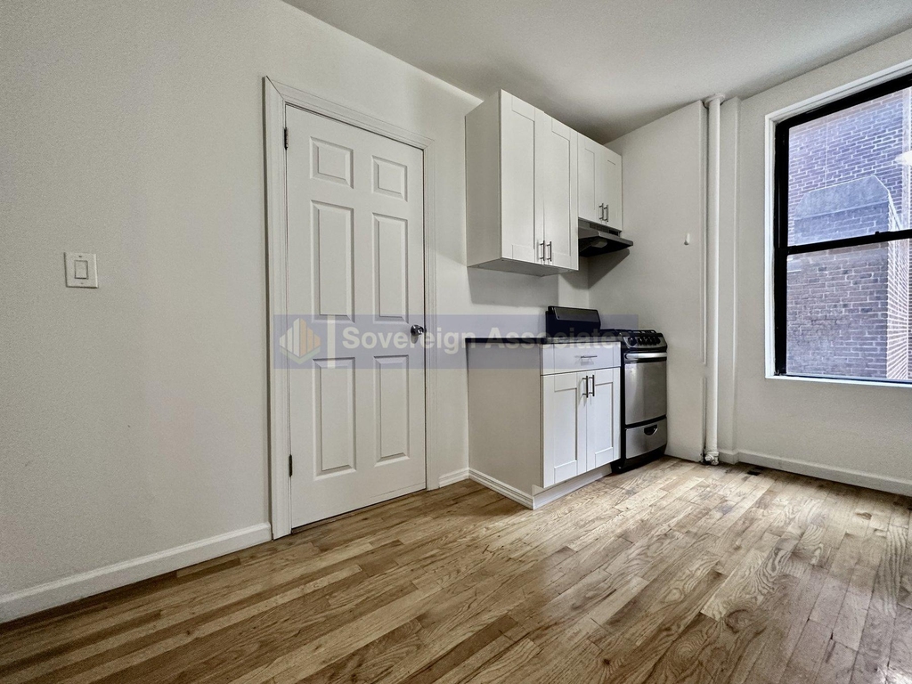 401 East 68th Street - Photo 8