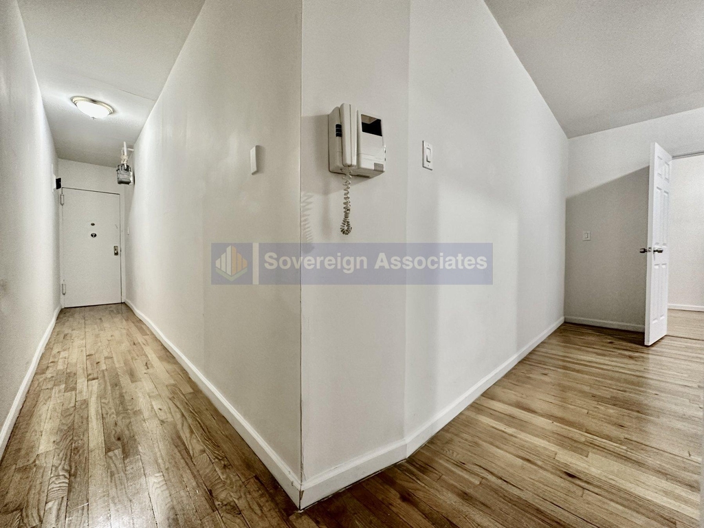 401 East 68th Street - Photo 4