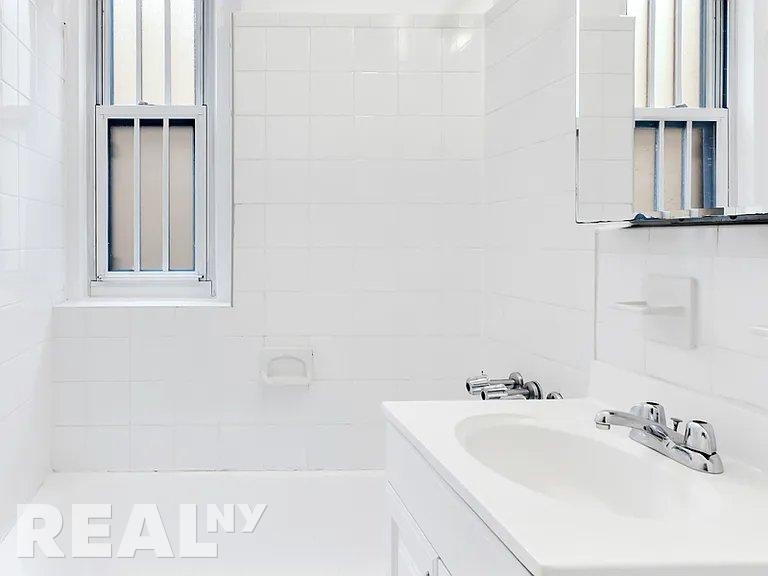 1 Jane St - Photo 5