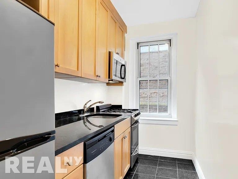 1 Jane St - Photo 4