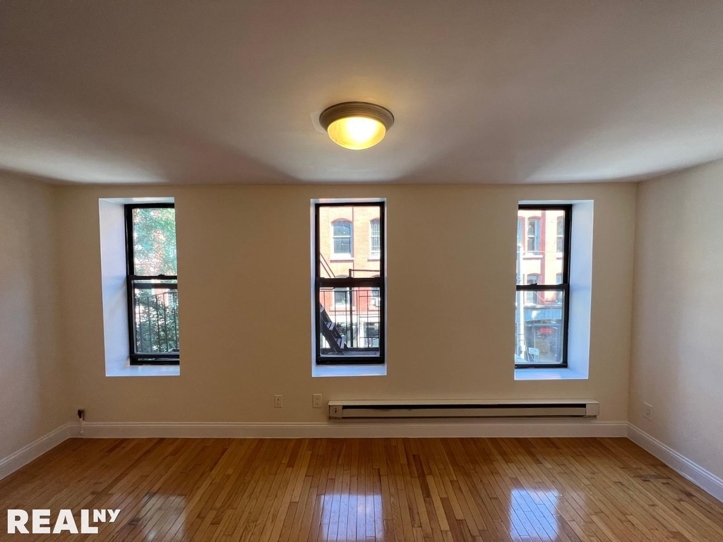 273 Mott St - Photo 3