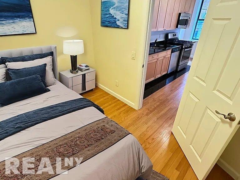 273 Mott St - Photo 4