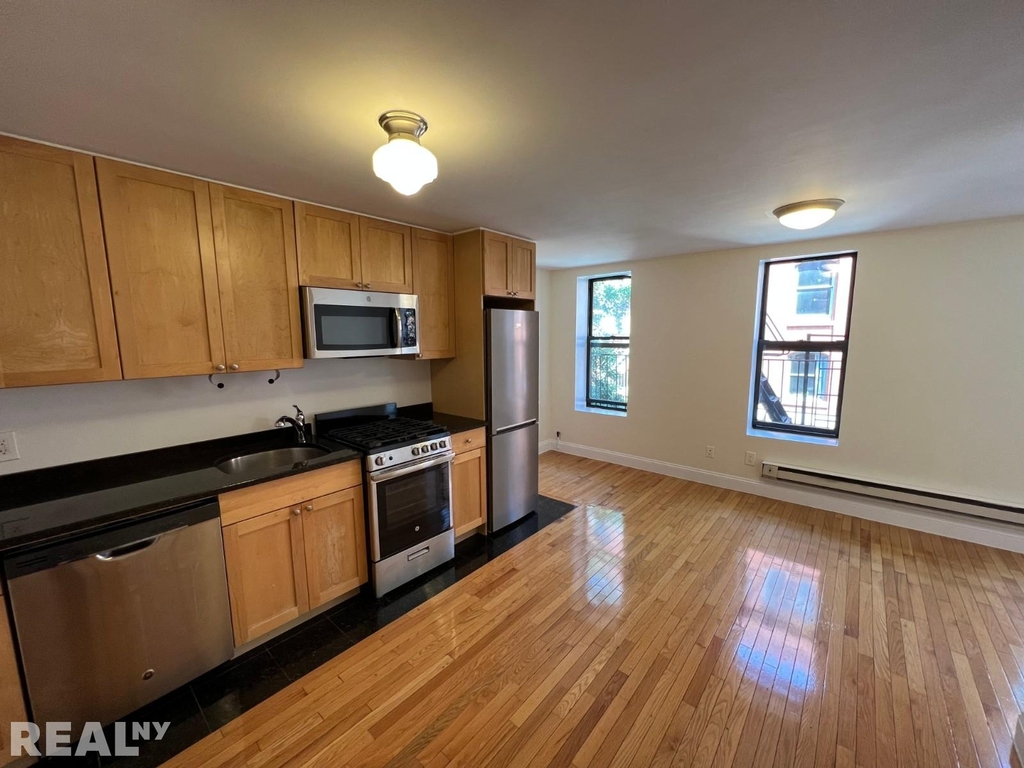 273 Mott St - Photo 0