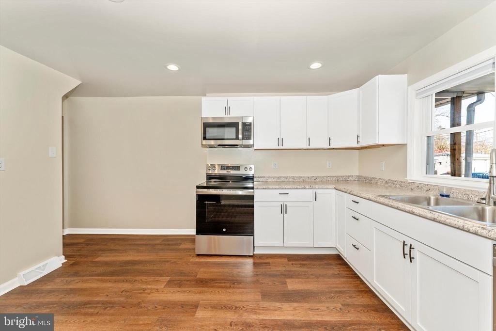 72 Wayside Avenue - Photo 15