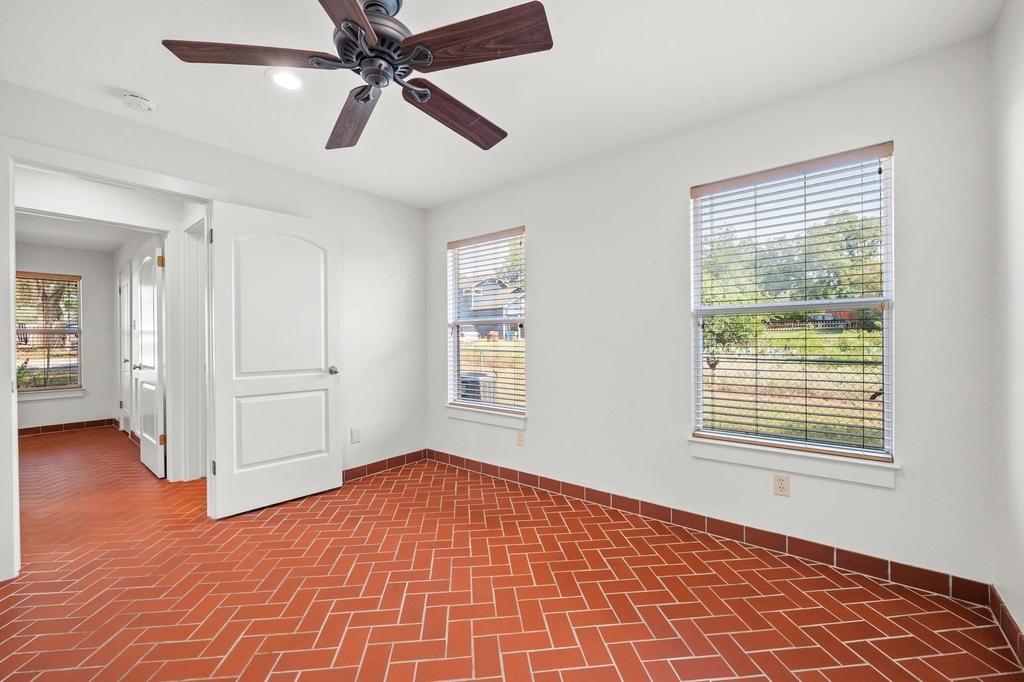 1601 West Ln - Photo 18