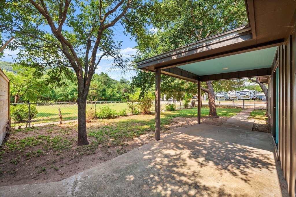 1601 West Ln - Photo 5