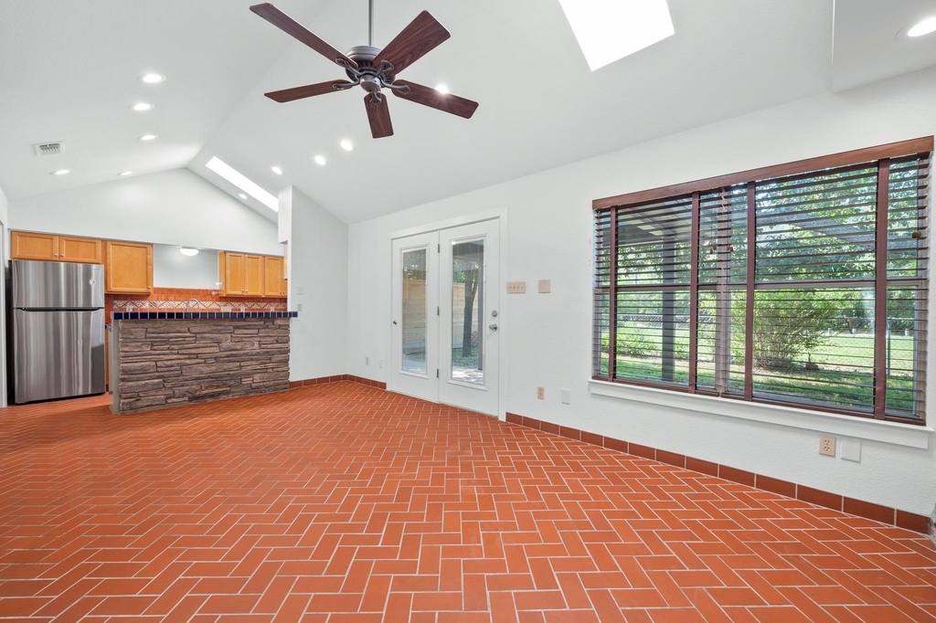1601 West Ln - Photo 12