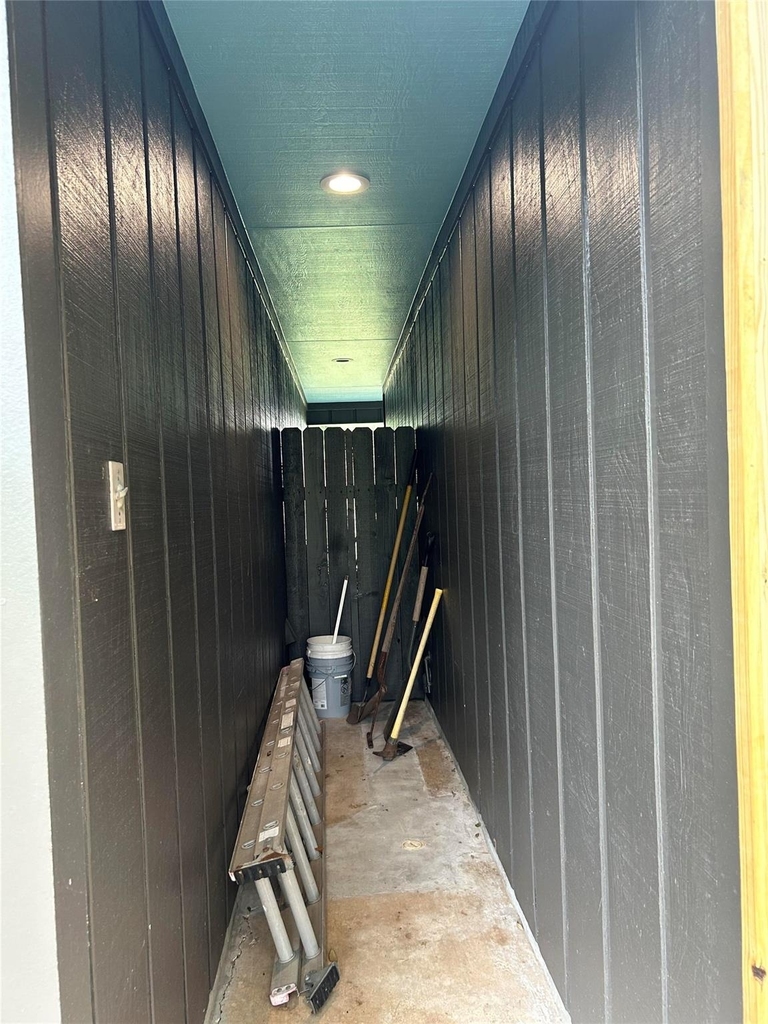 1601 West Ln - Photo 1