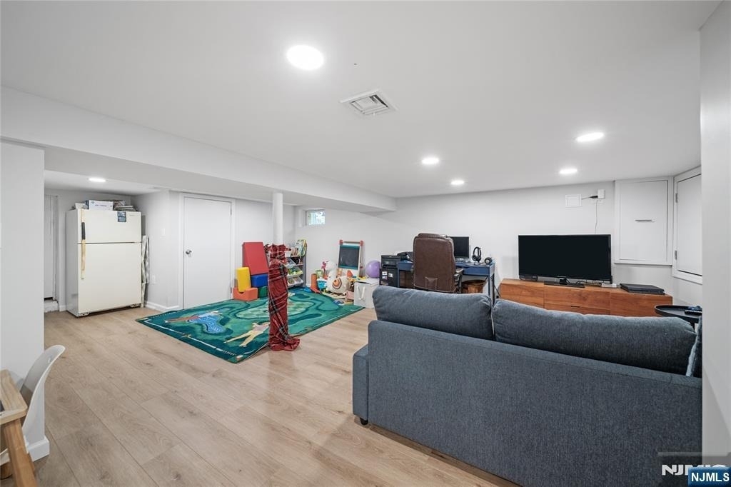 346 Walnut - Photo 16
