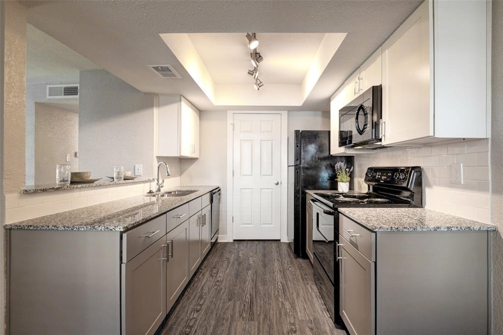 8787 Hammerly Blvd - Photo 0