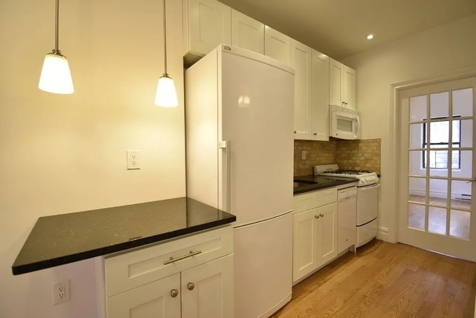 888 10th Avenue - Photo 0