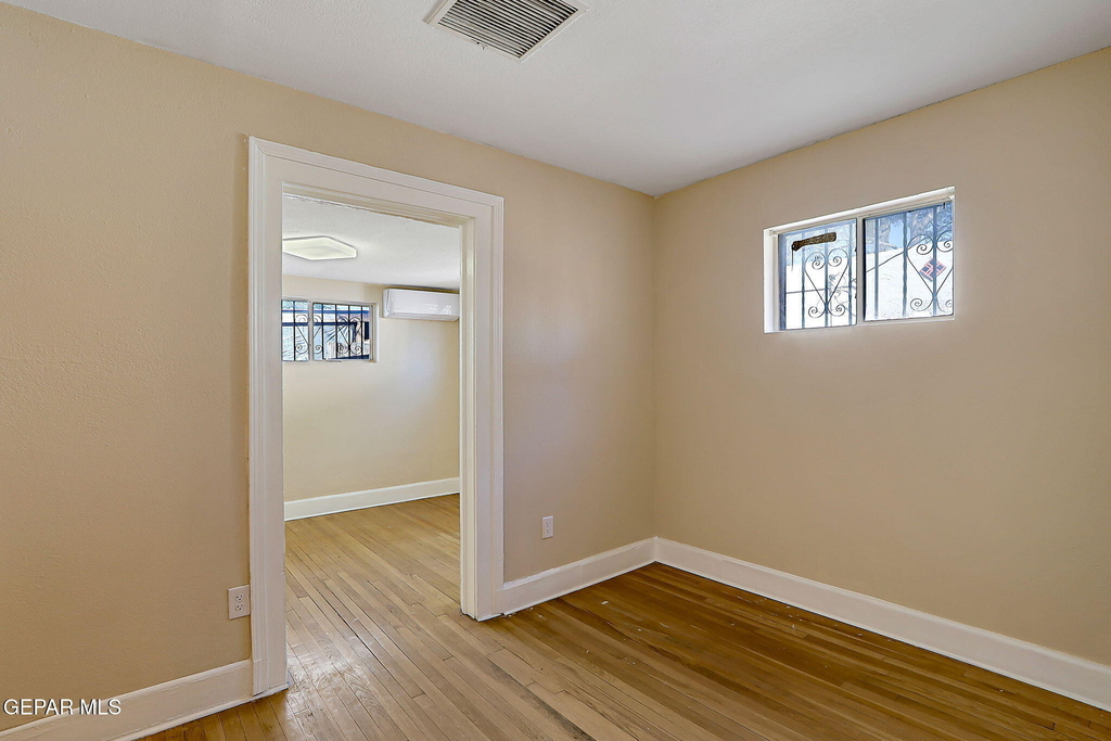 2621 Grant Avenue - Photo 9
