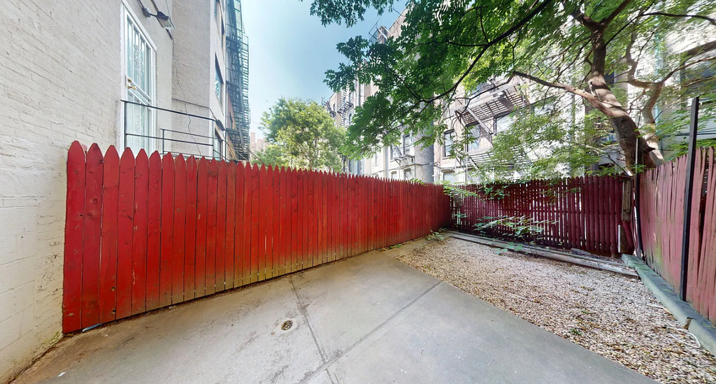 East 90th Street - Photo 0