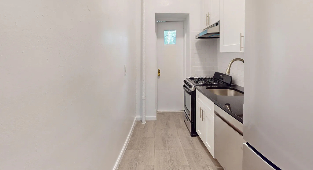 East 90th Street - Photo 2