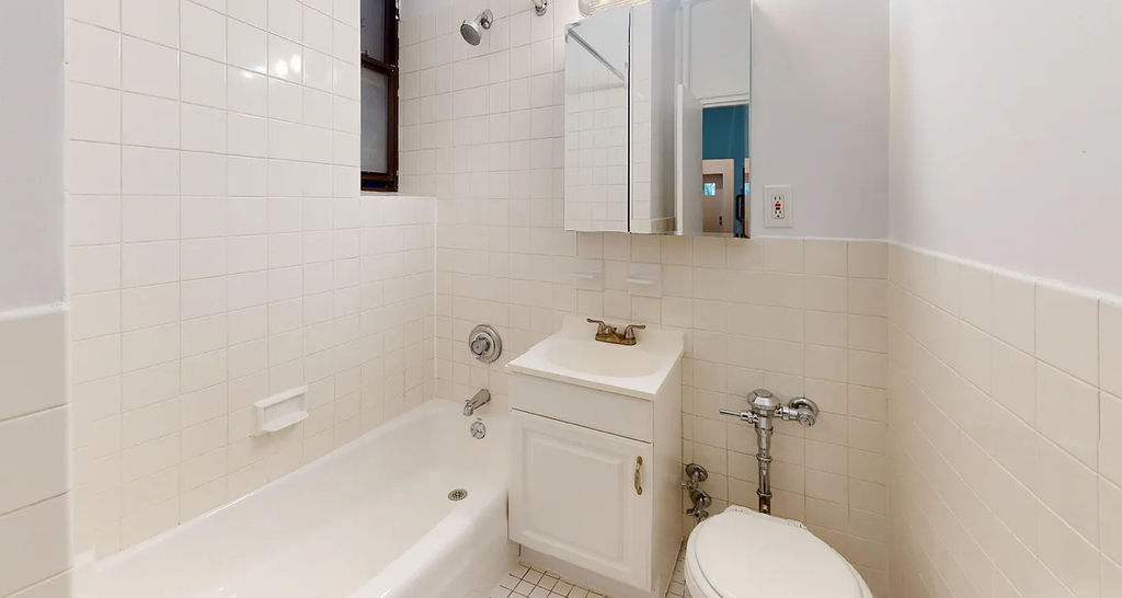 East 90th Street - Photo 5