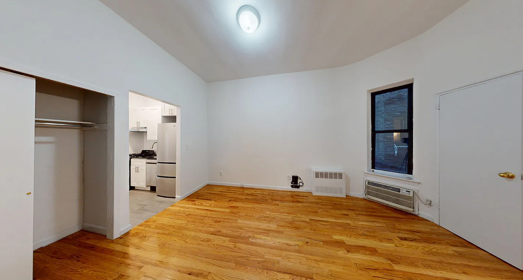East 90th Street - Photo 3