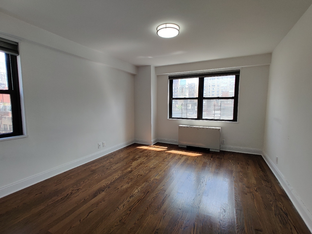 1st Ave/87 - Photo 3