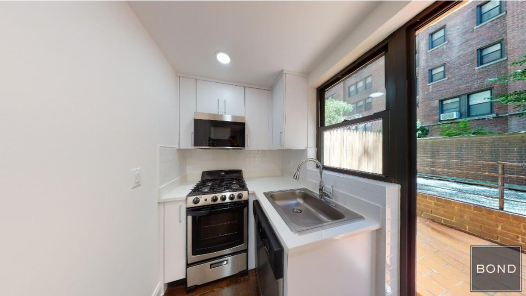 East 56th street  - Photo 3