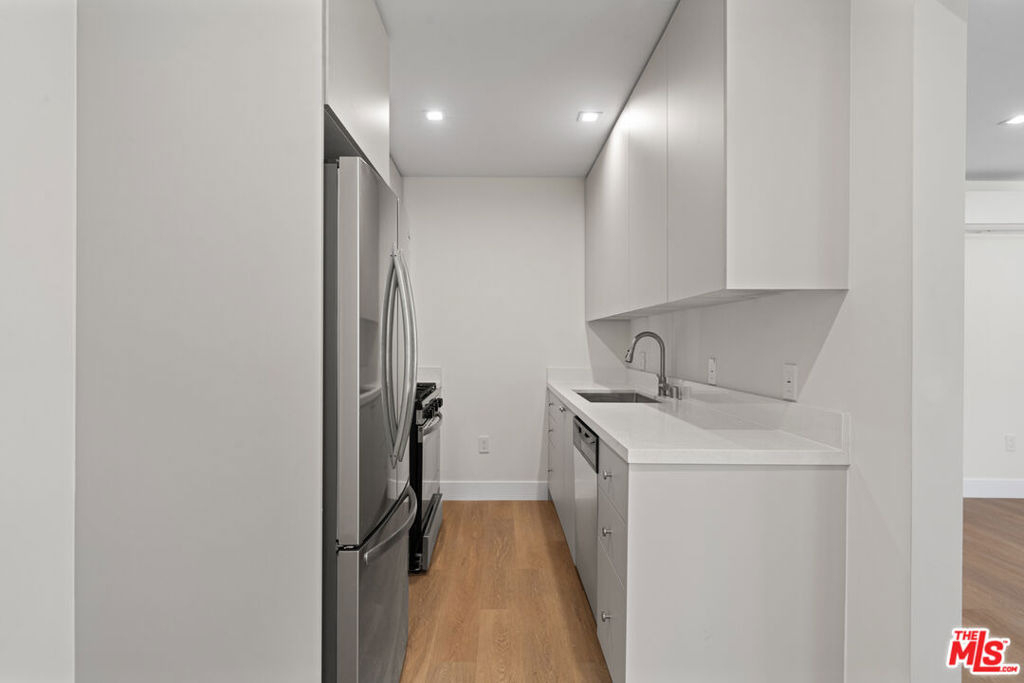 420 S Sepulveda Boulevard - Photo 9
