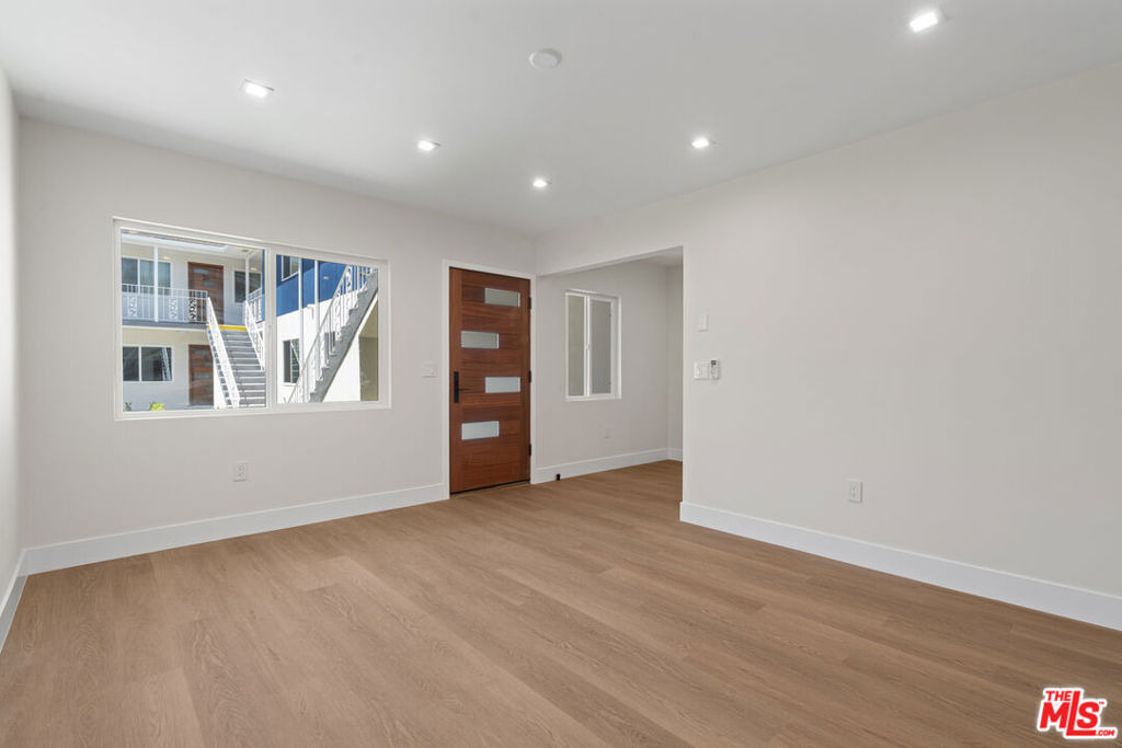 420 S Sepulveda Boulevard - Photo 5