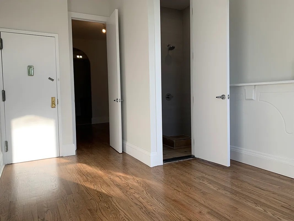 350 Melrose Street - Photo 3