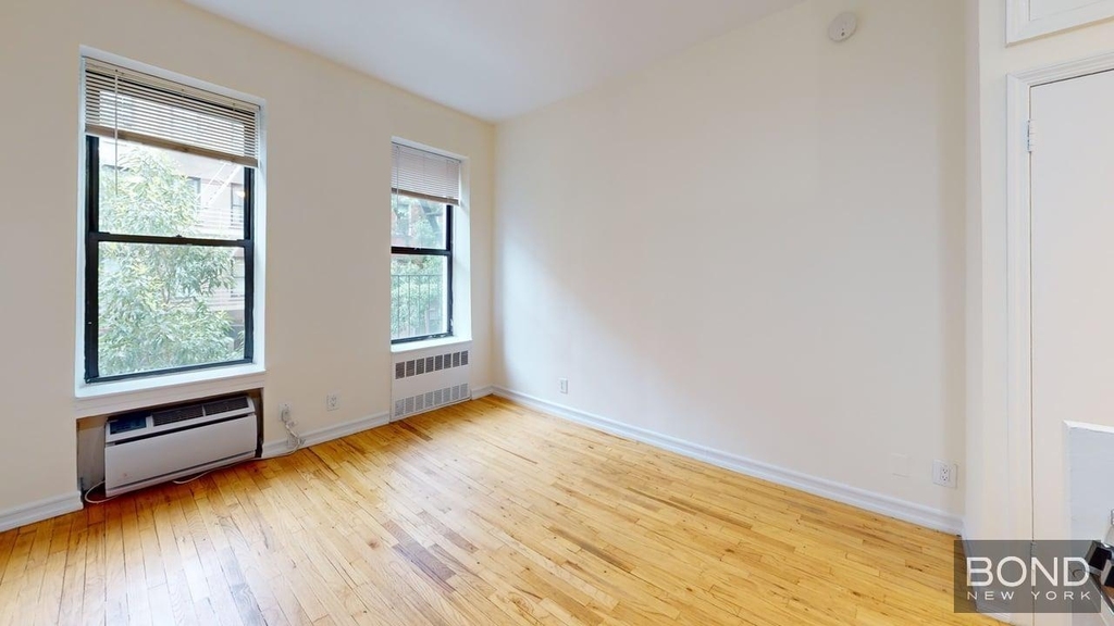 East 83rd Street - Photo 7