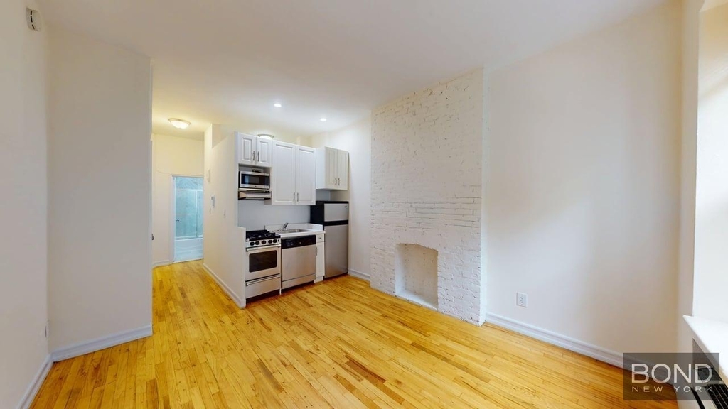 East 83rd Street - Photo 0