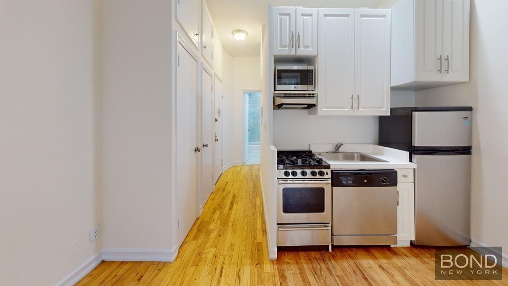 East 83rd Street - Photo 8