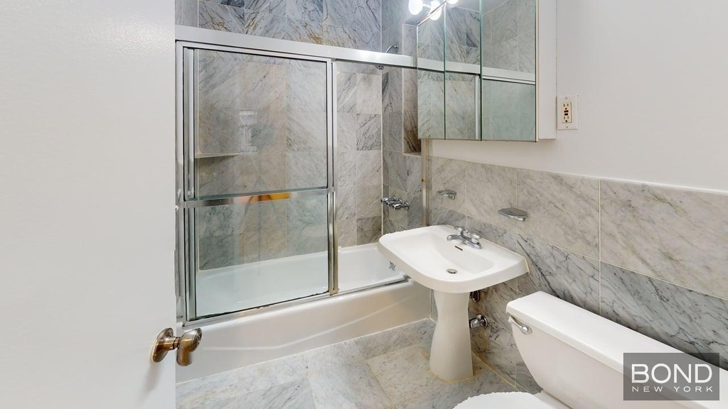 East 83rd Street - Photo 5