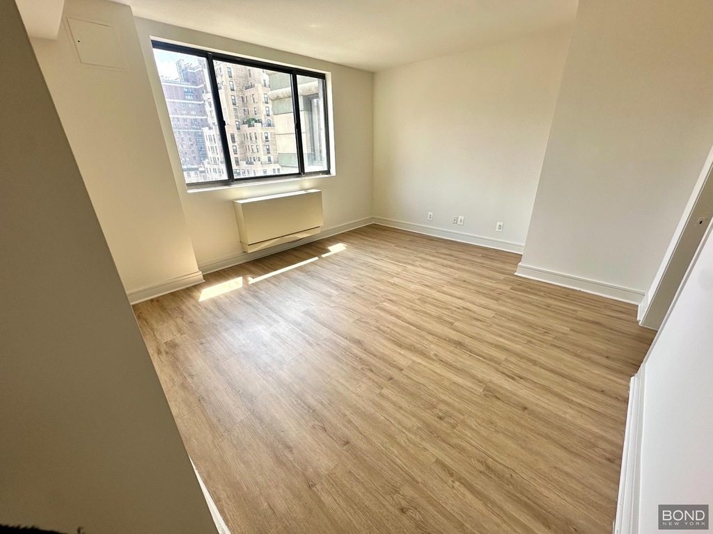 West 96th Street - Photo 7