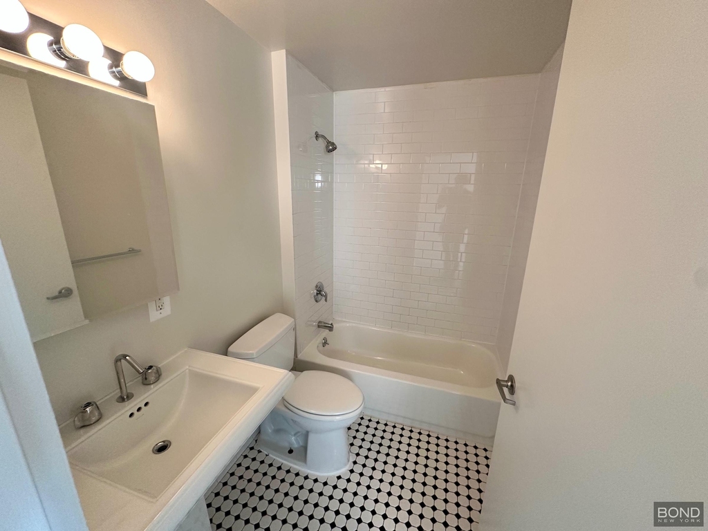 West 96th Street - Photo 10