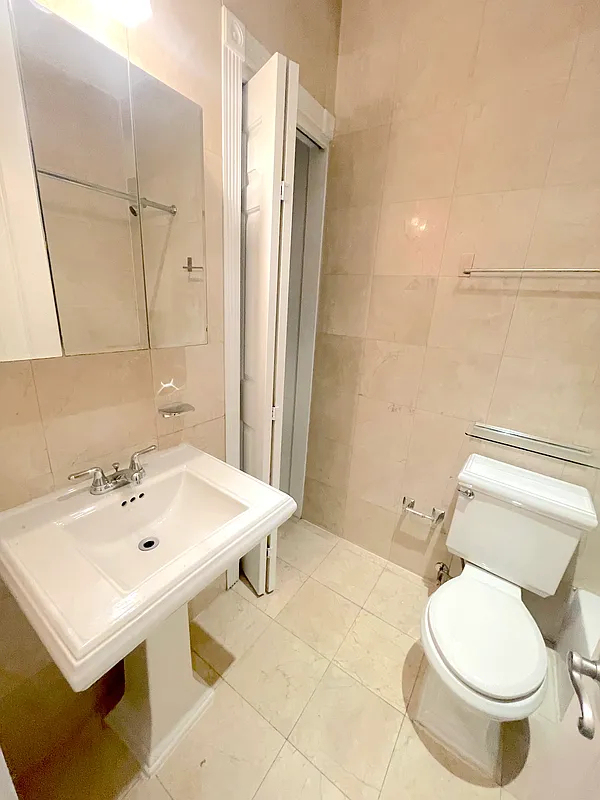 221 East 23rd Street - Photo 5