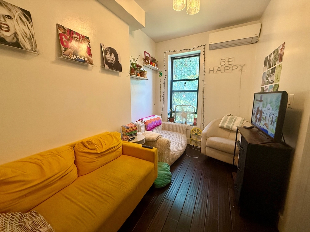 805 Quincy Street - Photo 1