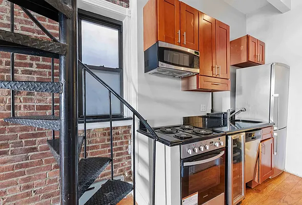 722 10th Avenue - Photo 1
