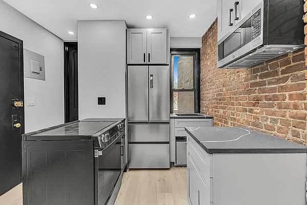 438 West 52nd Street - Photo 3