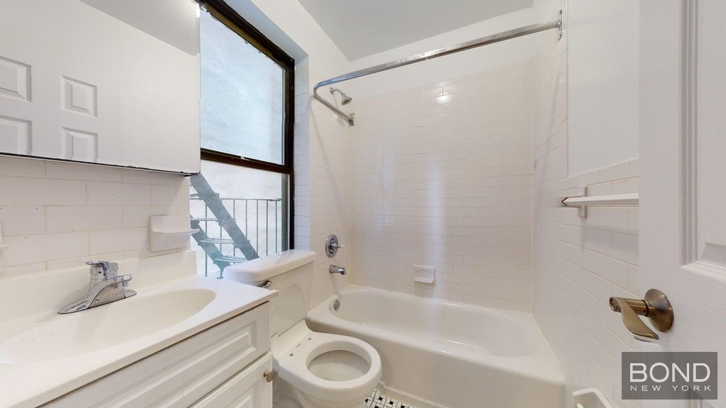 East 80th Street - Photo 6