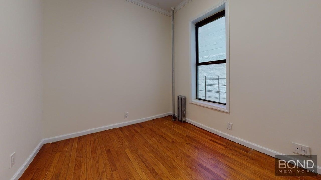 East 80th Street - Photo 12